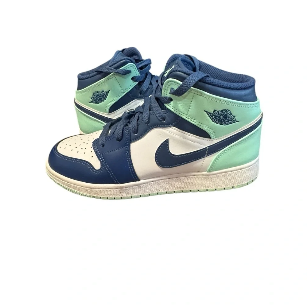 Nike Air Jordan 1 Mid GS Shoe Mystic Navy Blue Mint Size Boys 7Y Youth Sneaker